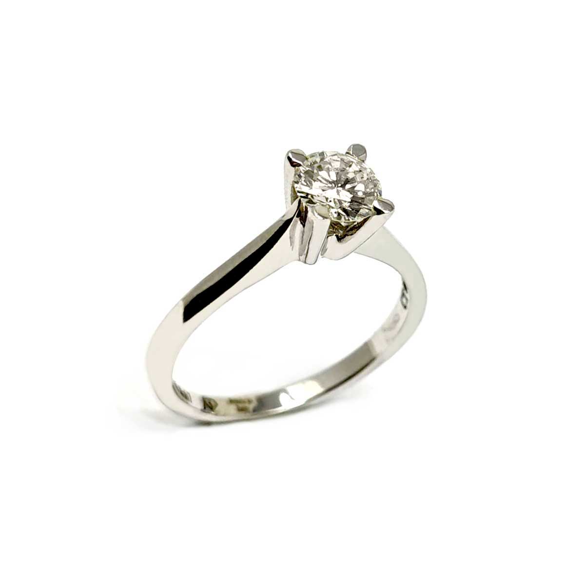 Anello Solitario in Oro Bianco Linea Giza con Diamante CT 0.50