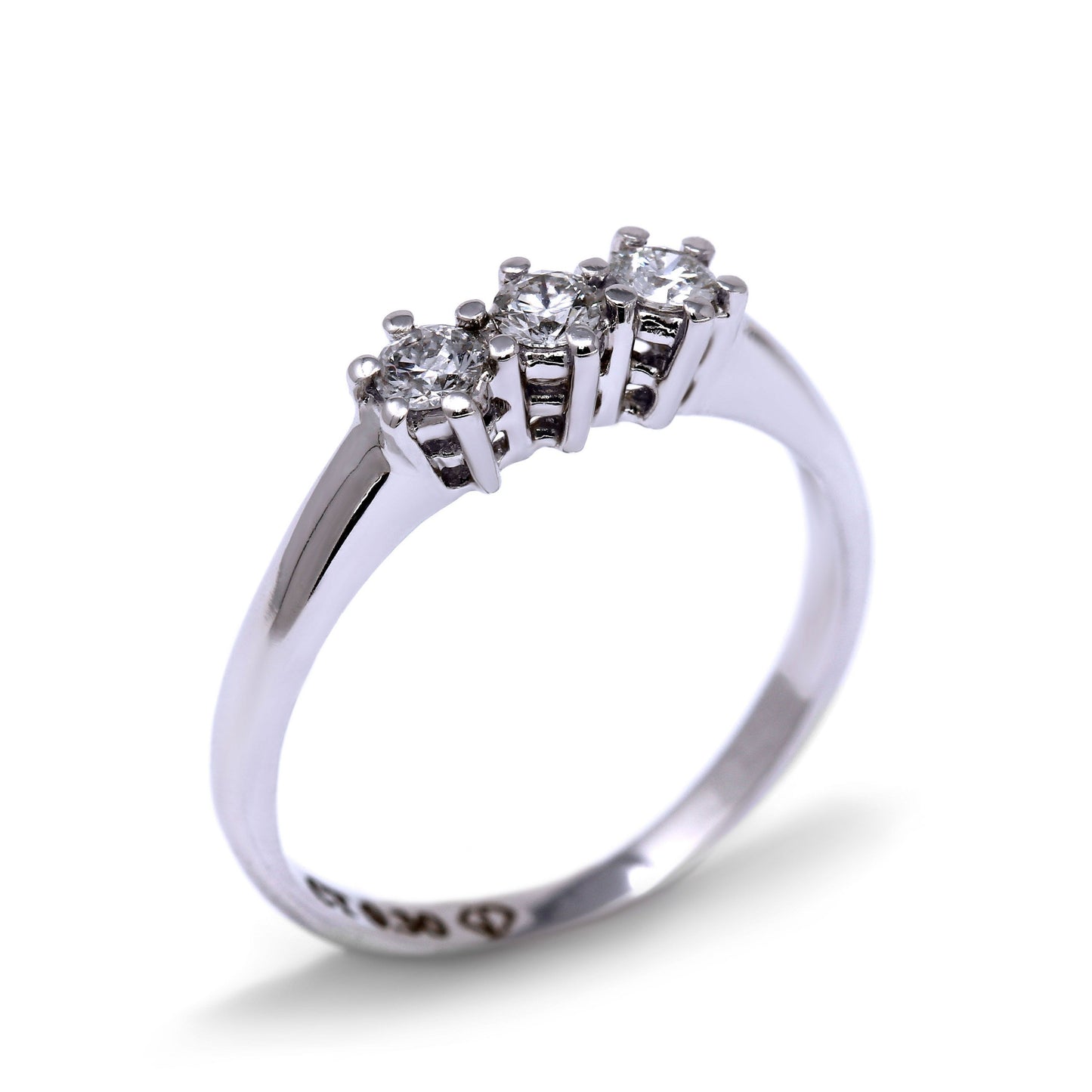 Anello Trilogy in Oro Bianco con Diamanti CT 0.36