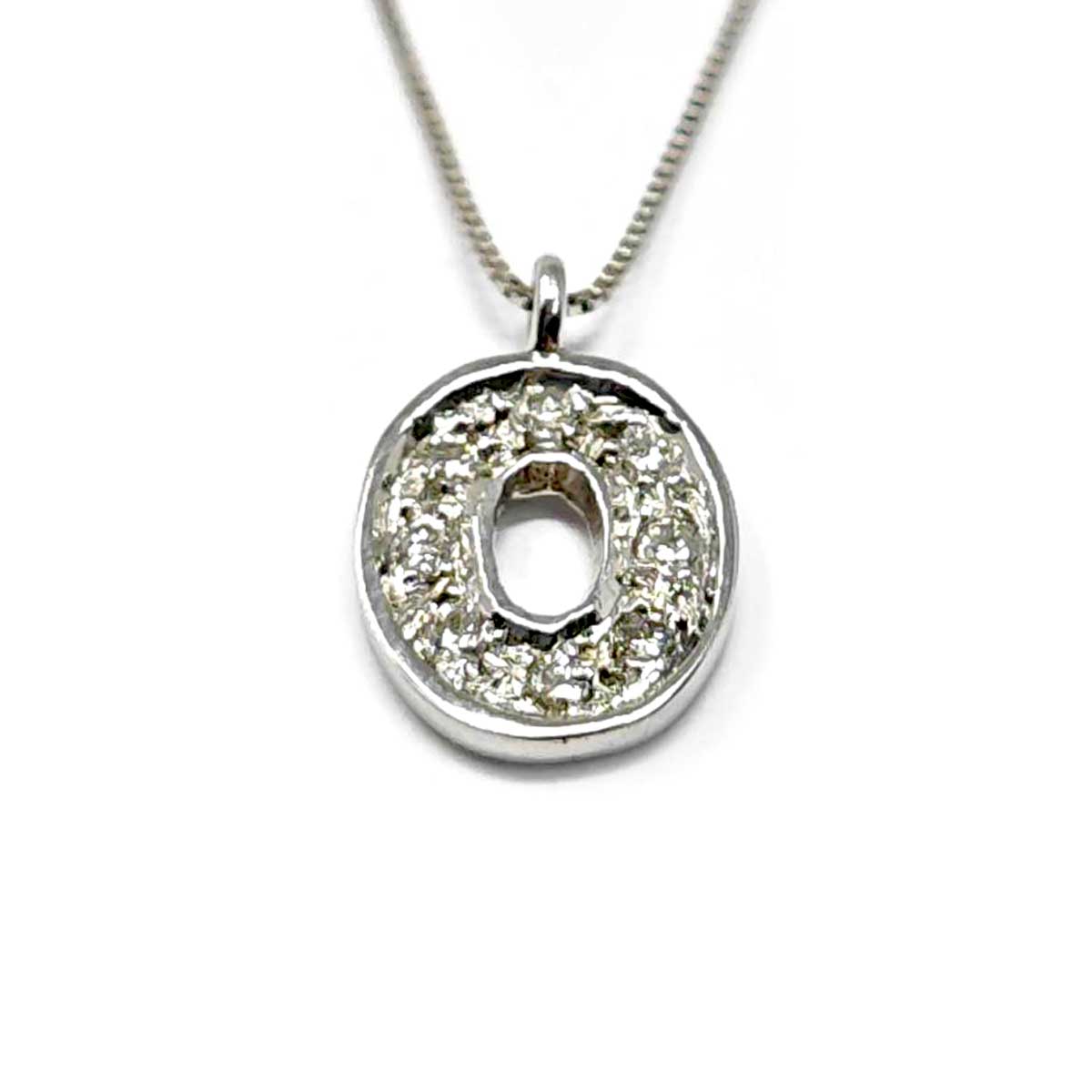 Pendente Lettera O con Diamanti CT 0.12
