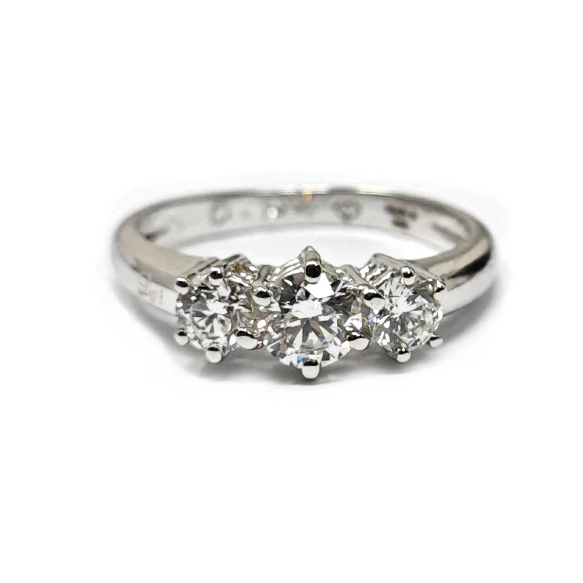 Anello Trilogy in Oro Bianco con Diamanti CT 0.94