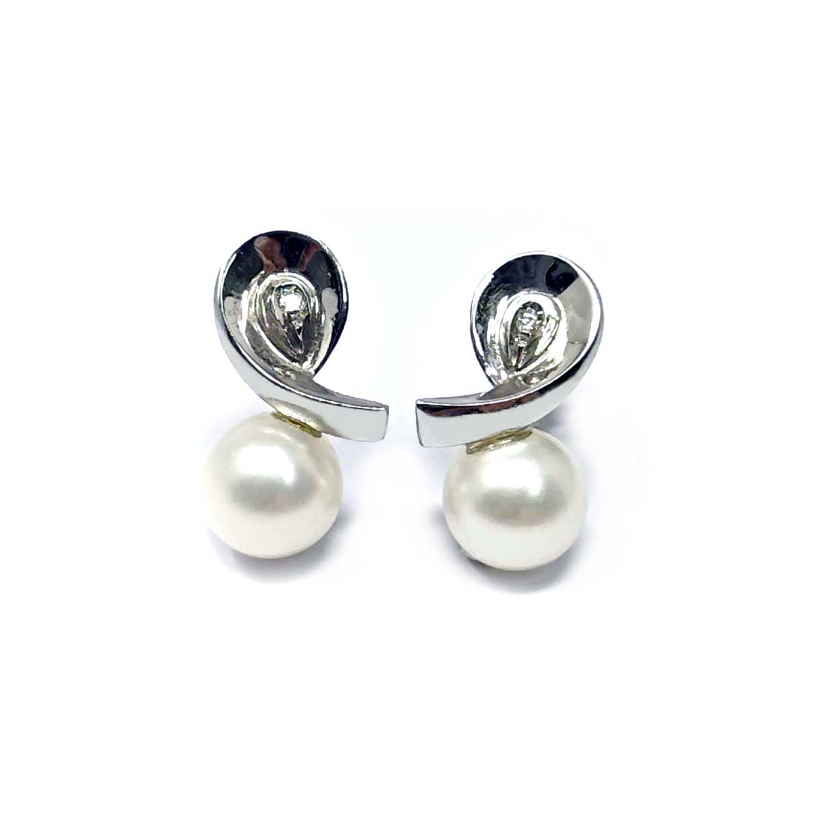 Orecchini con Perla Akoya 7/7.5mm e Diamanti CT 0.02