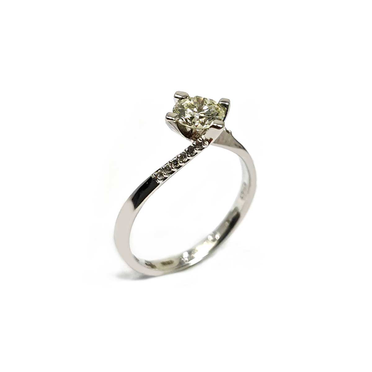 Anello Solitario con Diamante CT 0.73 e 12 Diamanti Laterali CT 0.06