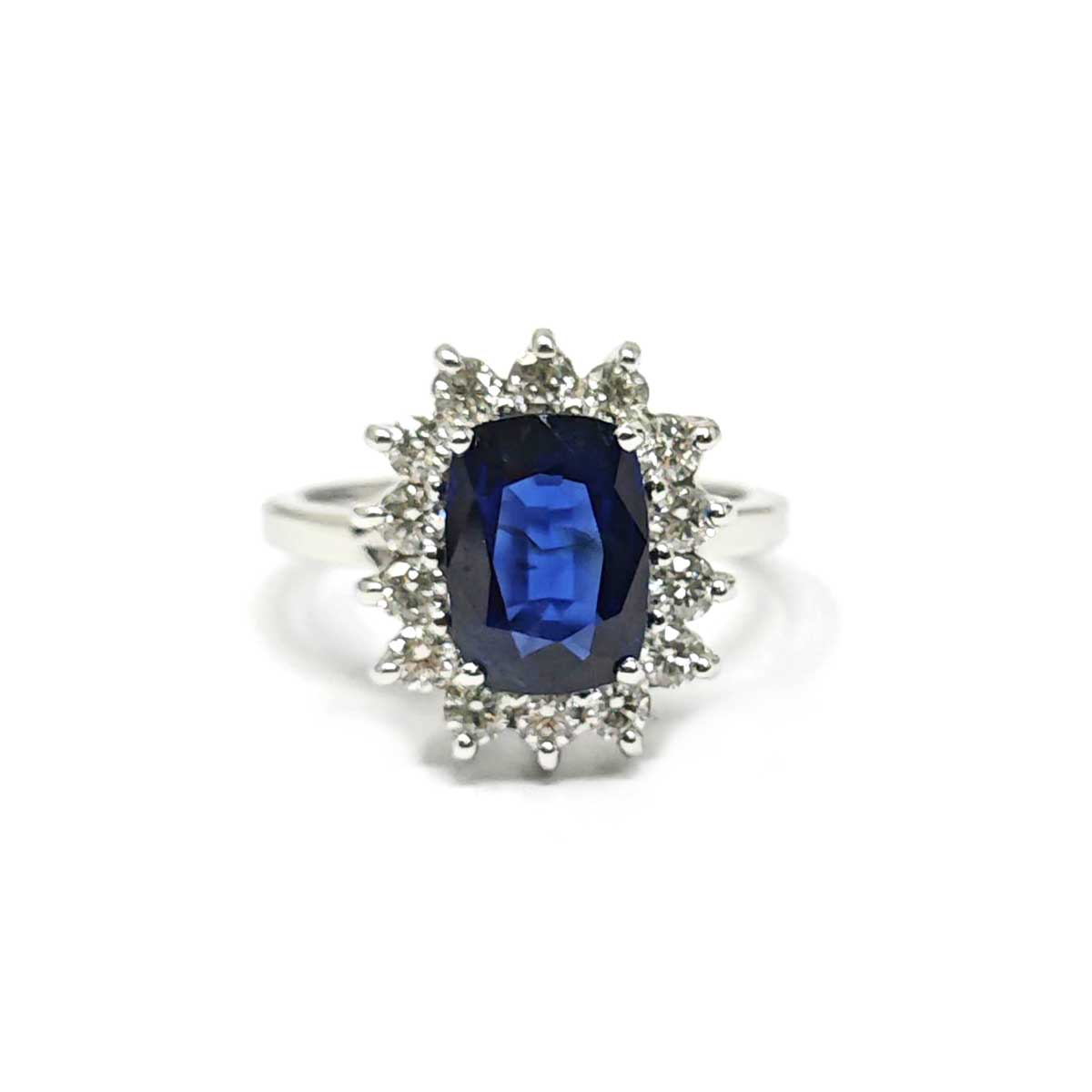 Anello con Zaffiro CT 2.62 Certificato GIA e Diamanti CT 0.74