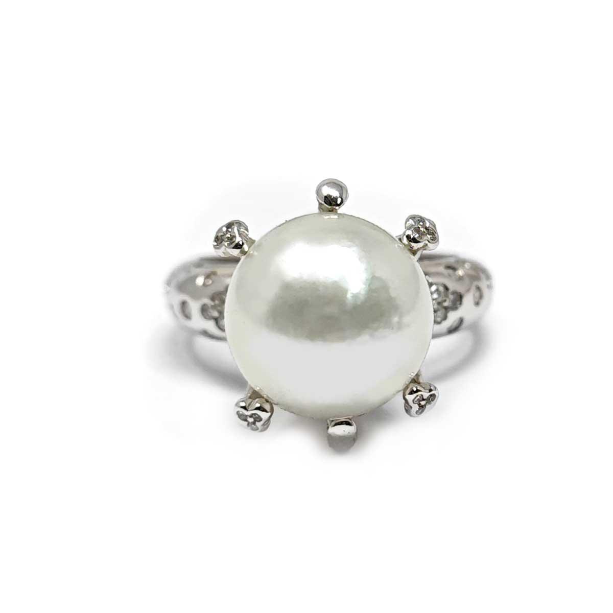 Anello con 1 Quarzo Verde CT 7.55 e 61 Diamanti CT 0.41