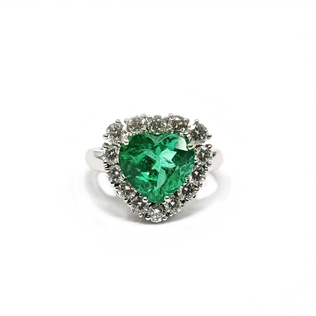 Anello e Pendente con Smeraldo Cuore Colombiano CT 4.09 e Diamanti CT 1.40