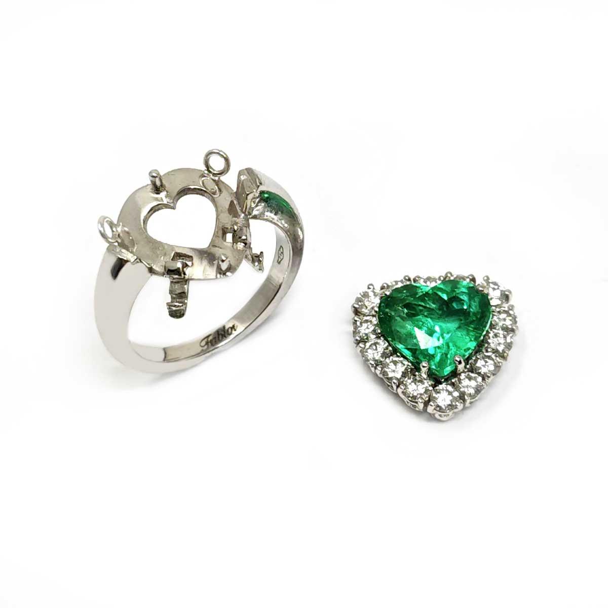 Anello e Pendente con Smeraldo Cuore Colombiano CT 4.09 e Diamanti CT 1.40