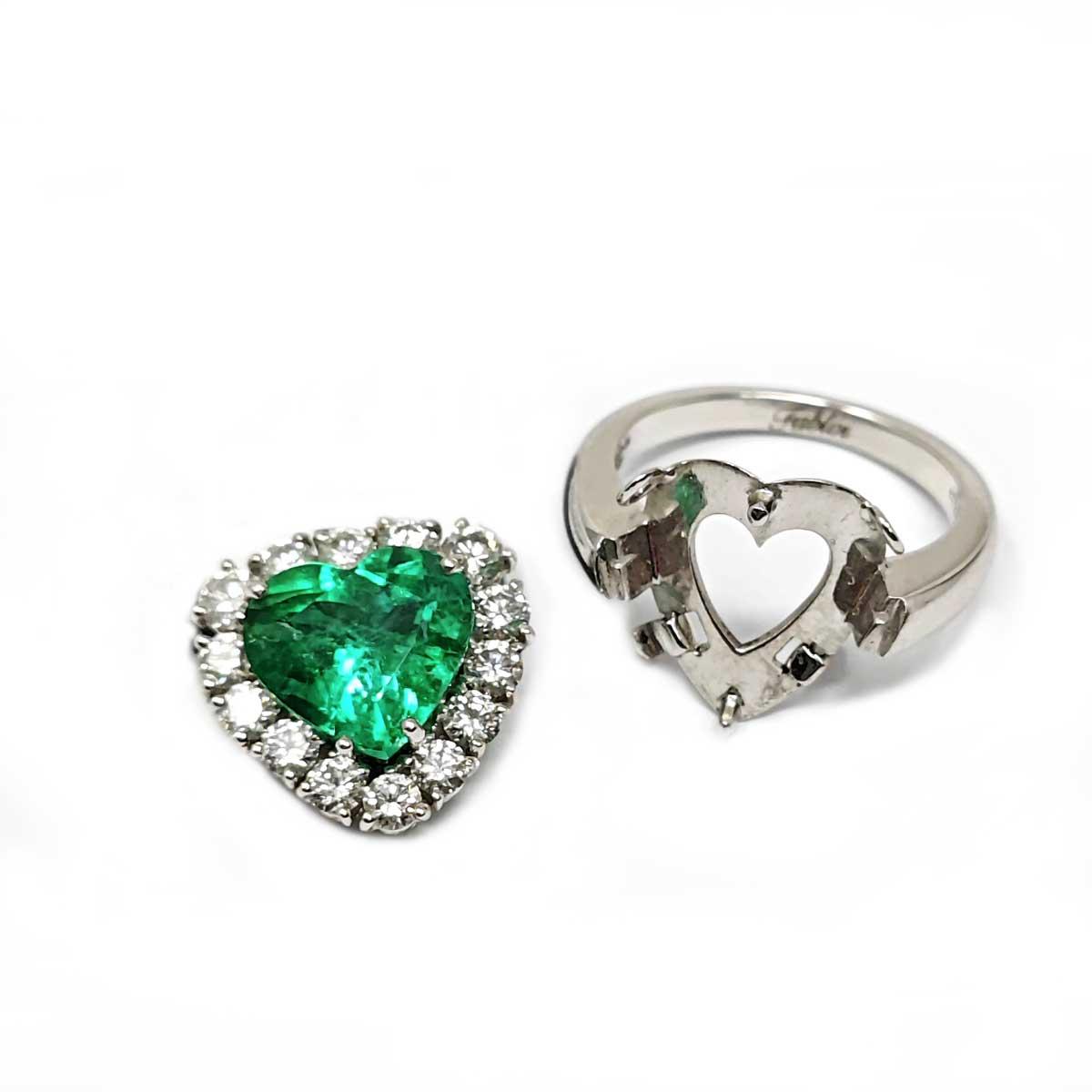 Anello e Pendente con Smeraldo Cuore Colombiano CT 4.09 e Diamanti CT 1.40