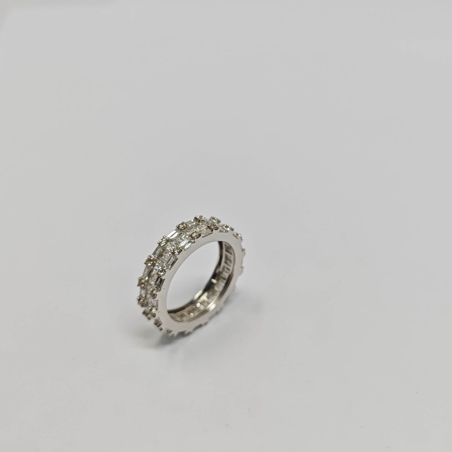 Anello Riviera in Oro Bianco e Diamanti CT 2.15