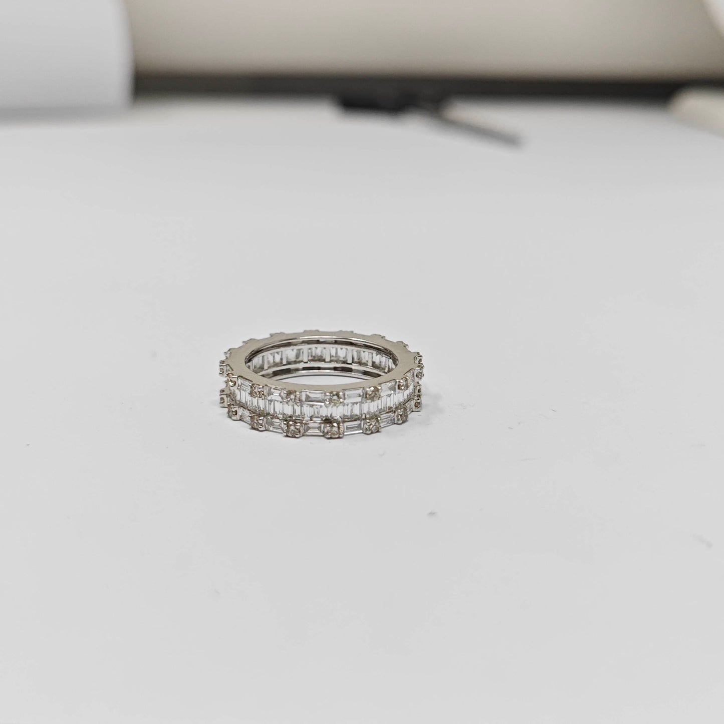 Anello Riviera in Oro Bianco e Diamanti CT 2.15