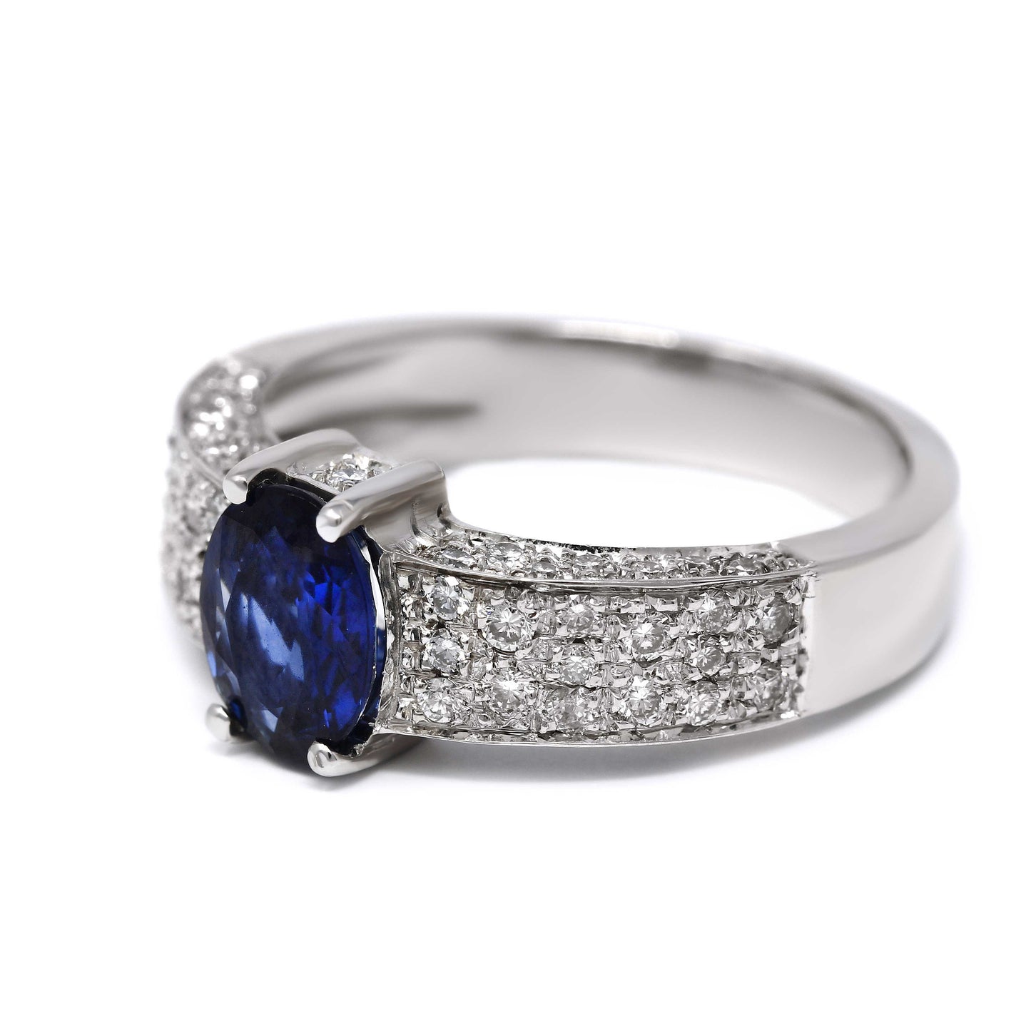 Anello con Zaffiro CT 1.42 e Diamanti CT 0.62