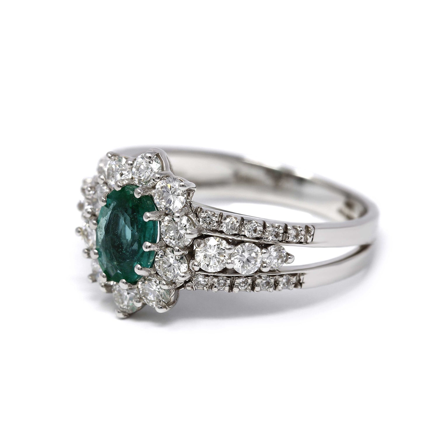 Anello con Smeraldo CT 0.70 e Diamanti CT 0.48