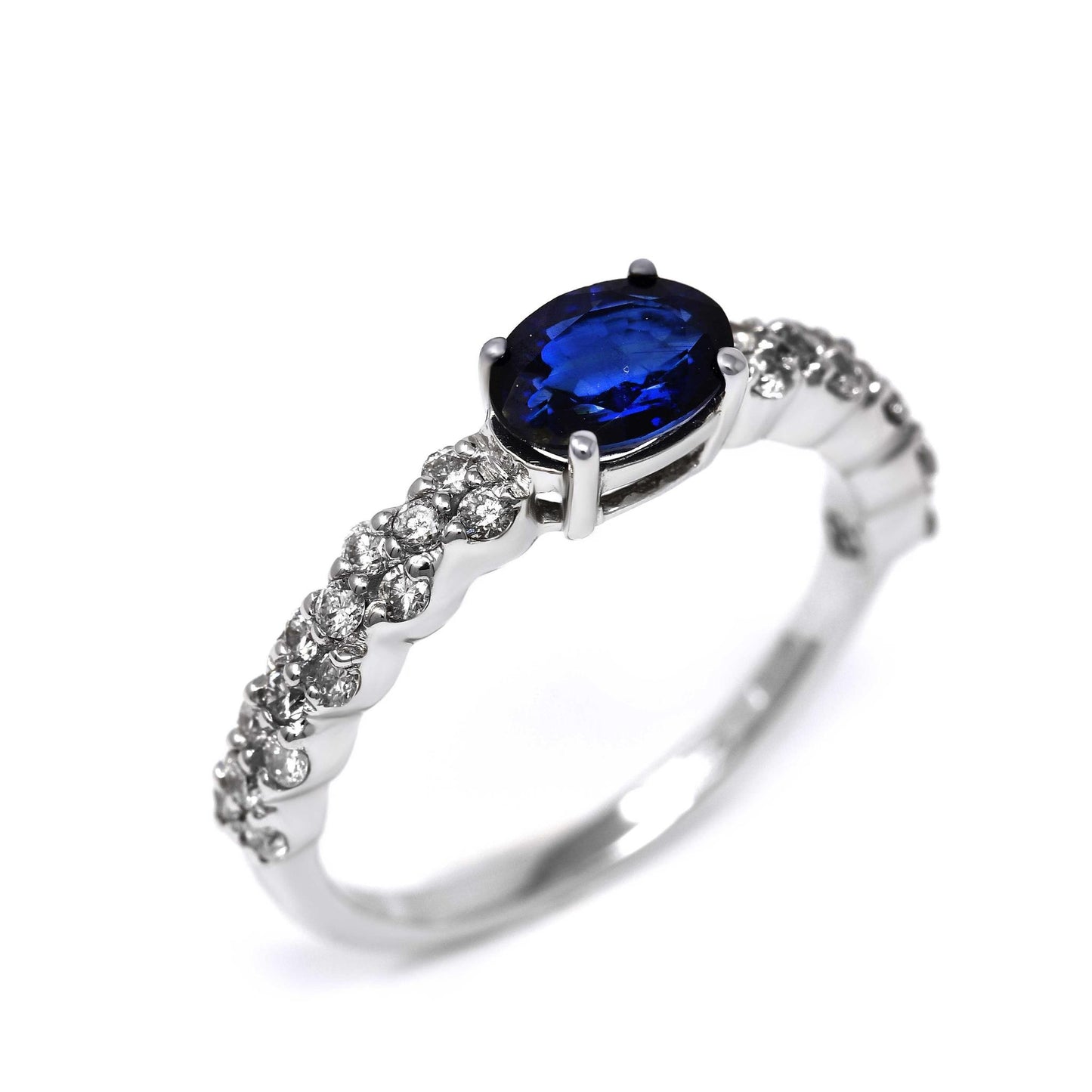 Anello con Zaffiro CT 1.08 e Diamanti CT 0.55