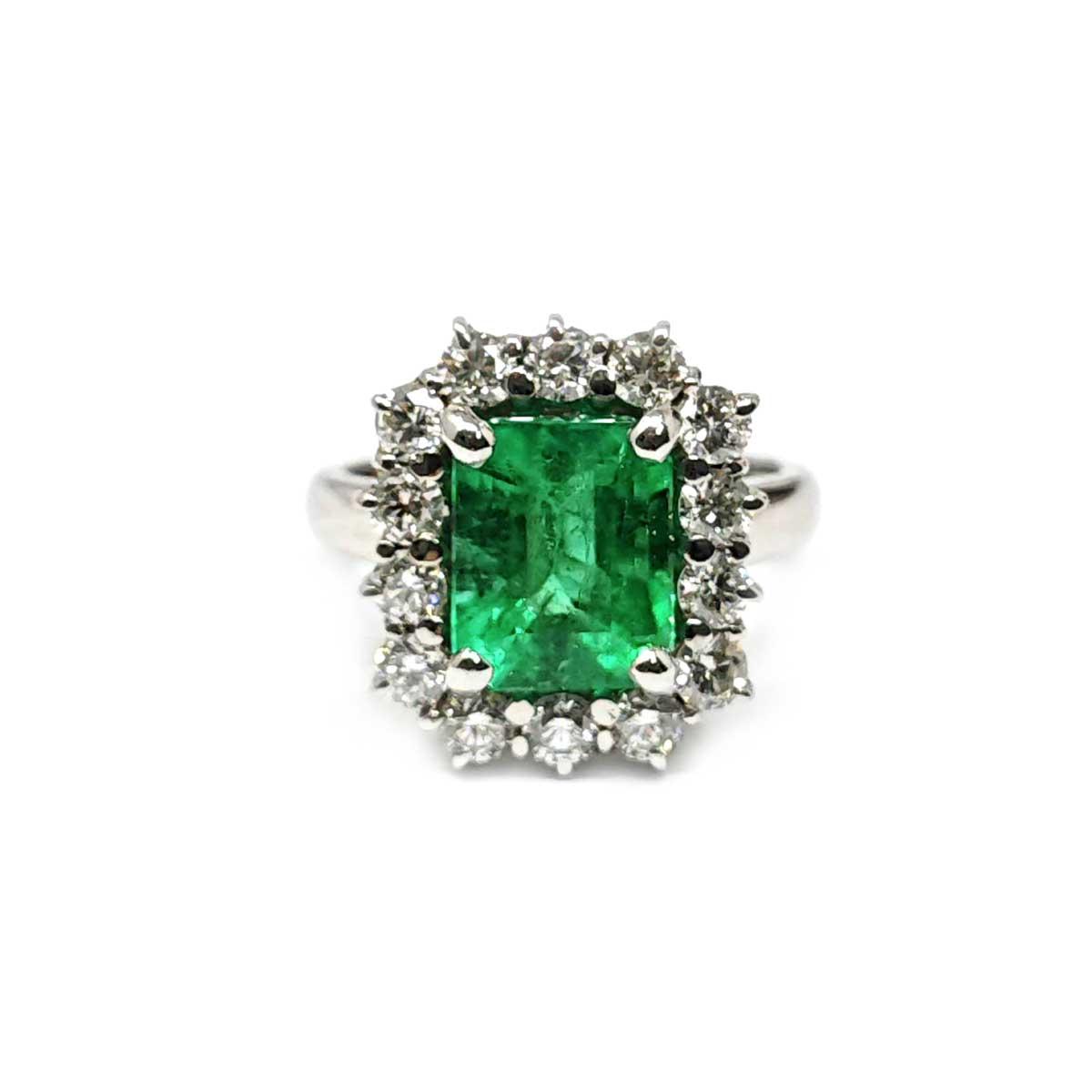 Anello con Smeraldo Colombia Certificato CT 3.18 e Diamanti CT 1.40