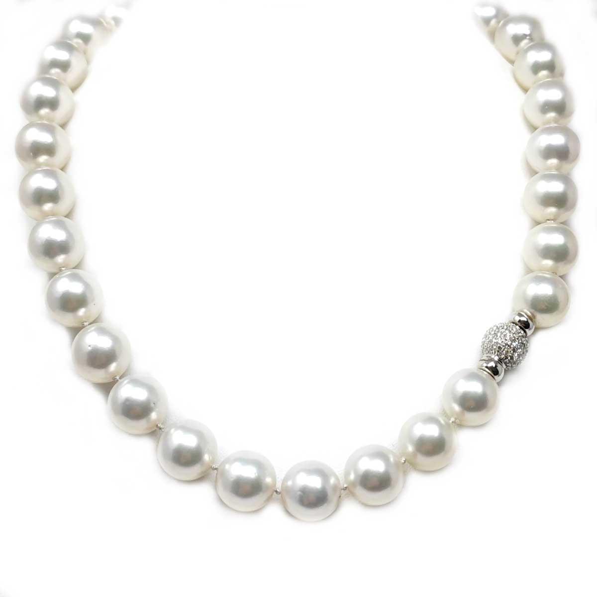 Filo montato con Perle Australiane a decrescere da 12 a 14 mm