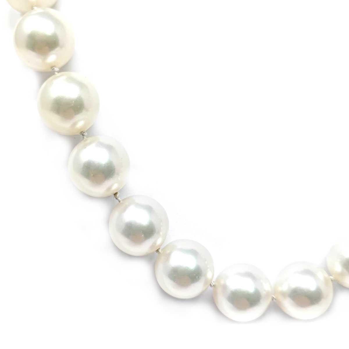 Filo montato con Perle Australiane a decrescere da 12 a 14 mm