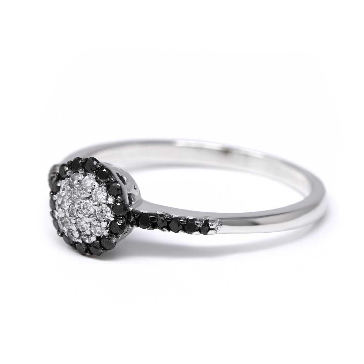 Anello con Diamanti Bianchi CT 0.10 e Neri CT 0.16