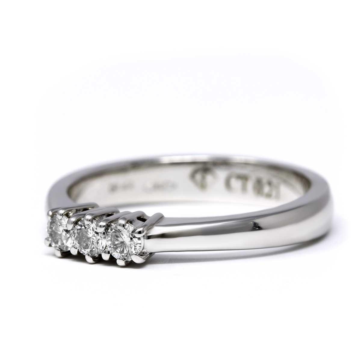 Anello Trilogy con Diamanti CT 0.21