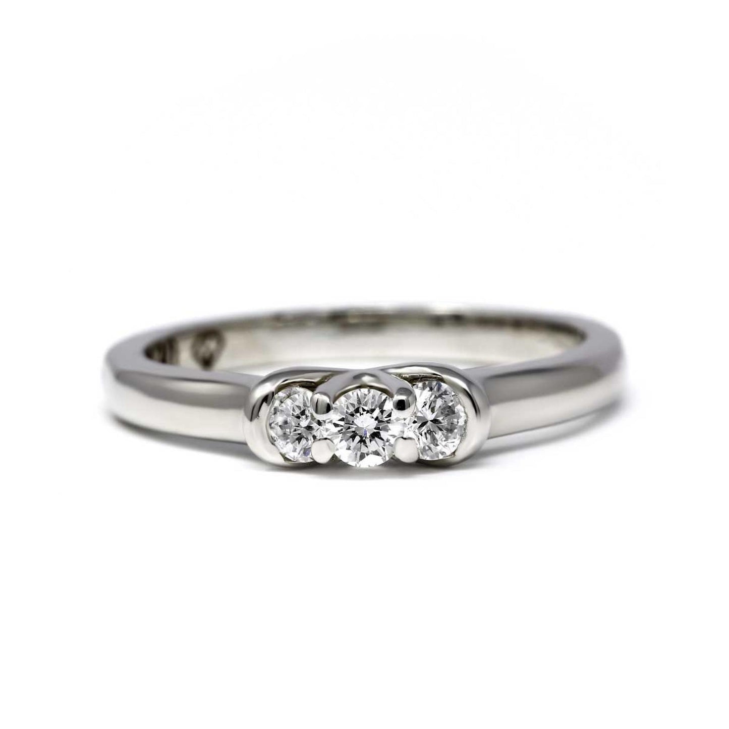 Anello Trilogy con Diamanti CT 0.30 VS1 F