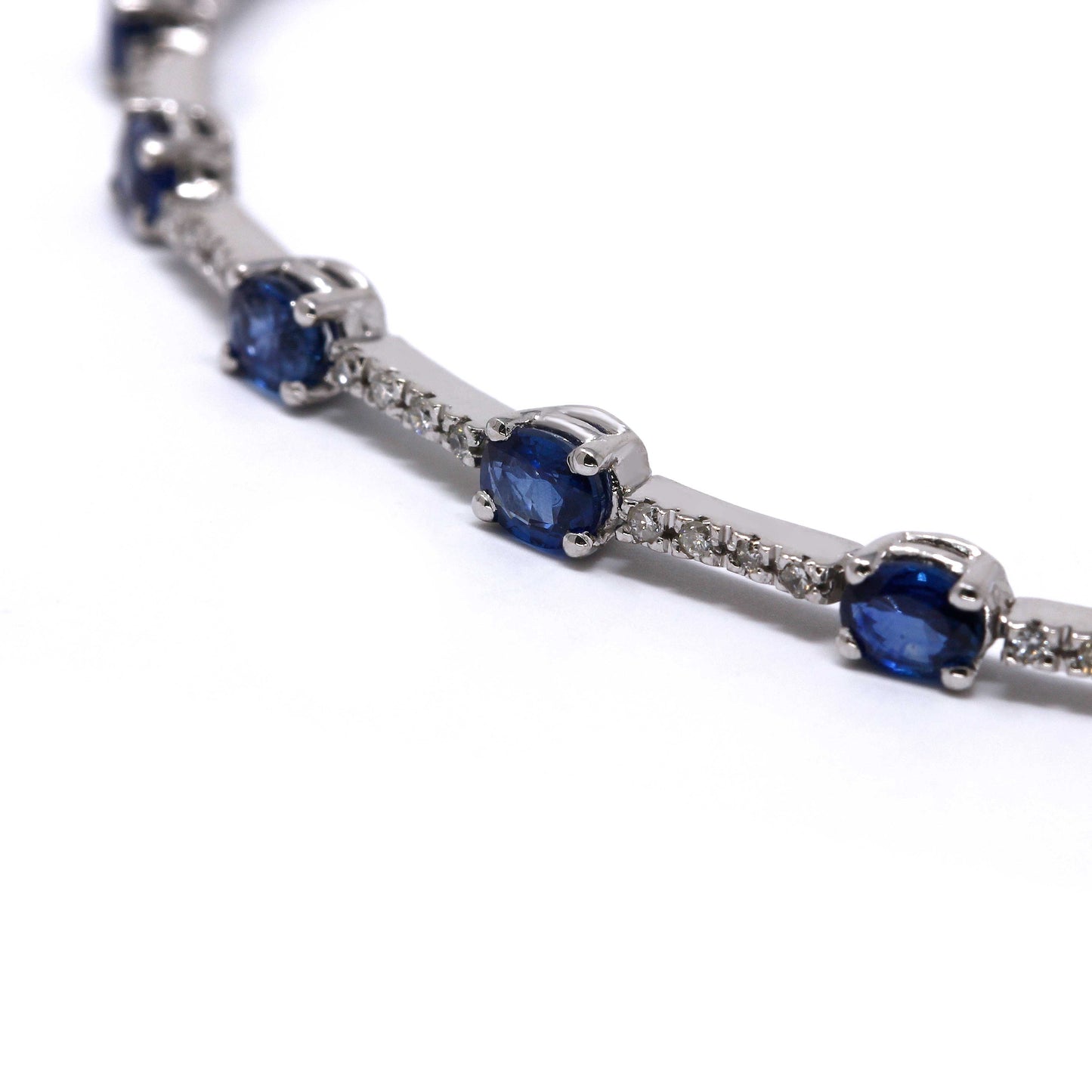 Bracciale Tennis con Diamanti bianchi CT 0.40 e Zaffiri ovali CT 4.00