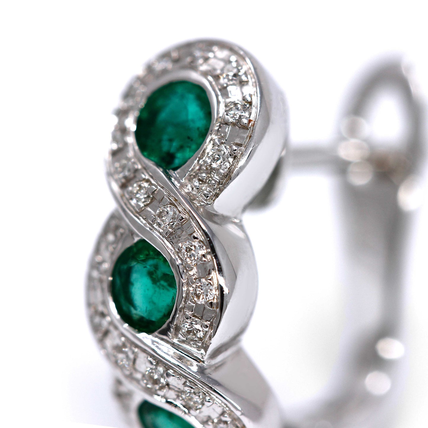 Orecchini con Smeraldi CT 0.83 e Diamanti CT 0.30 Modello trilogy