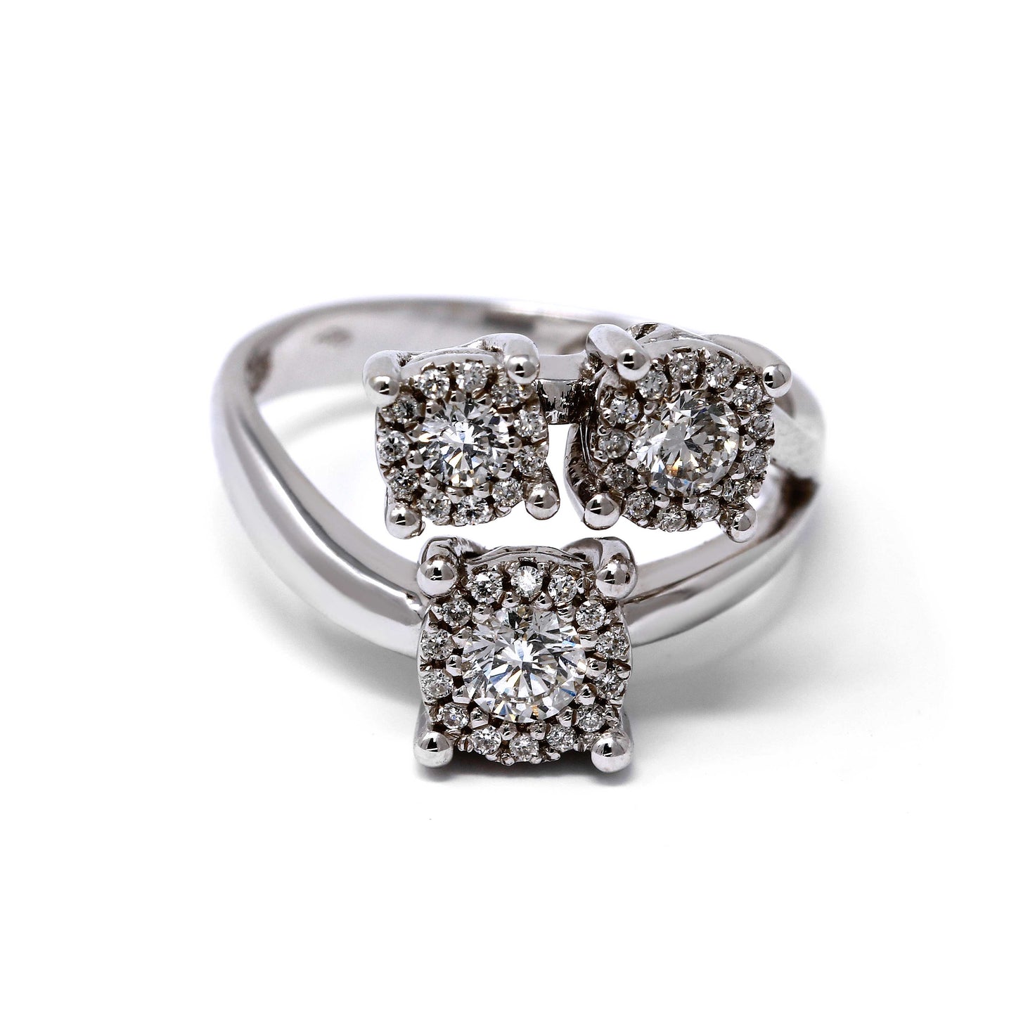 Anello Trilogy con Diamanti Bianchi CT 0.62