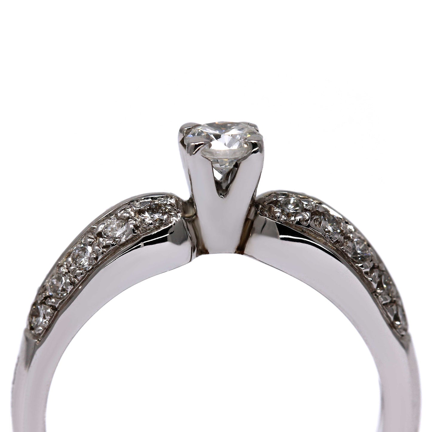 Anello Solitario con Diamanti Laterali CT 0.60