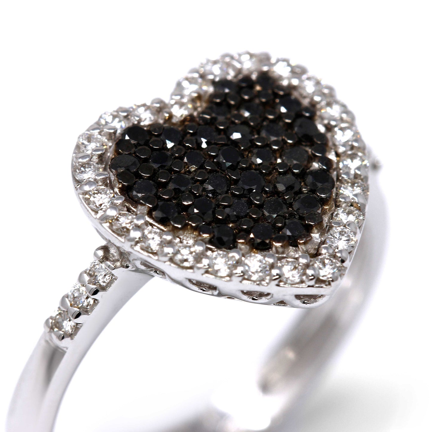 Anello con Diamanti Neri CT 0.34 e Bianchi Naturali CT 0.27