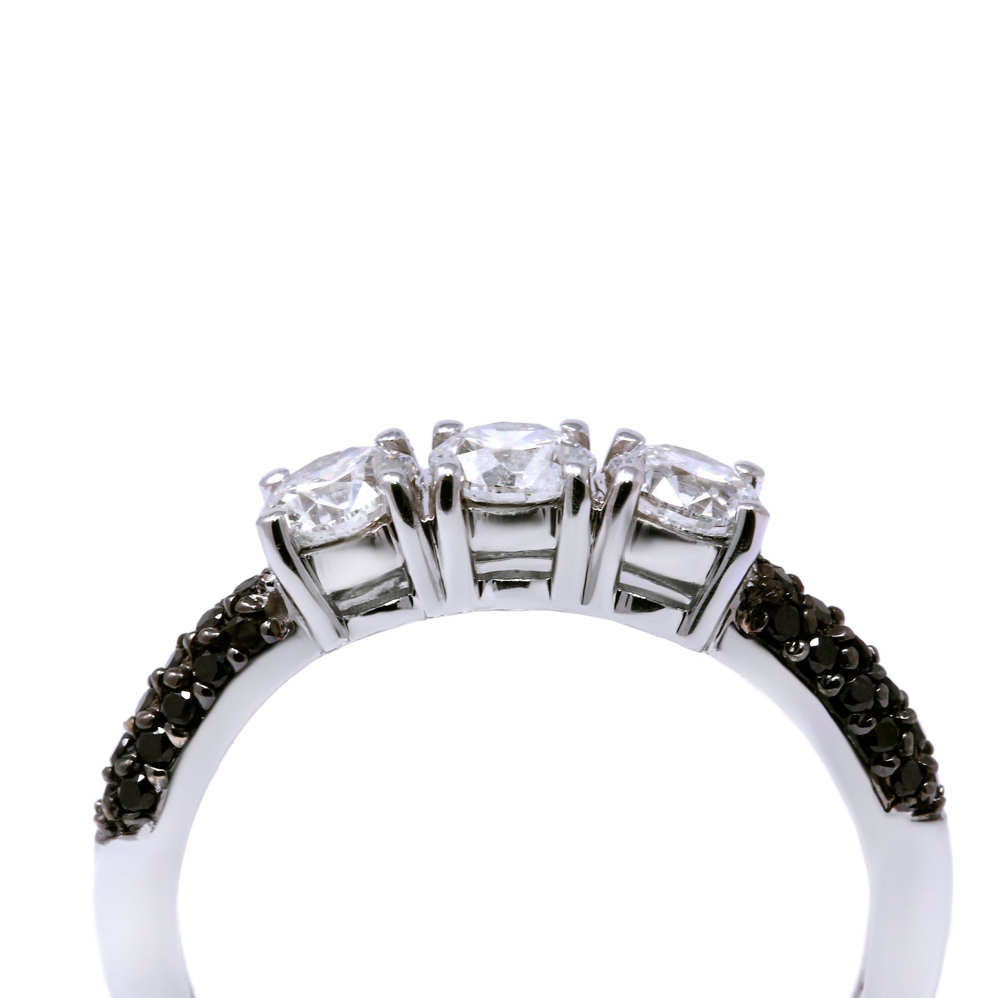 Anello Trilogy con Diamanti Bianchi Centrali CT 0.94 e Diamanti Neri CT 0.19