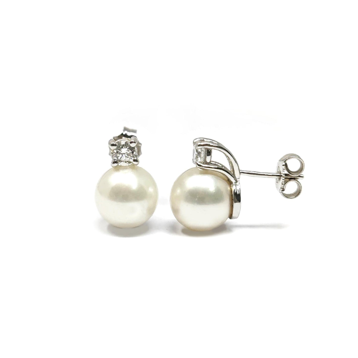 Orecchini con Perle Akoya 7/7,5 mm e 2 Diamanti CT 0.06