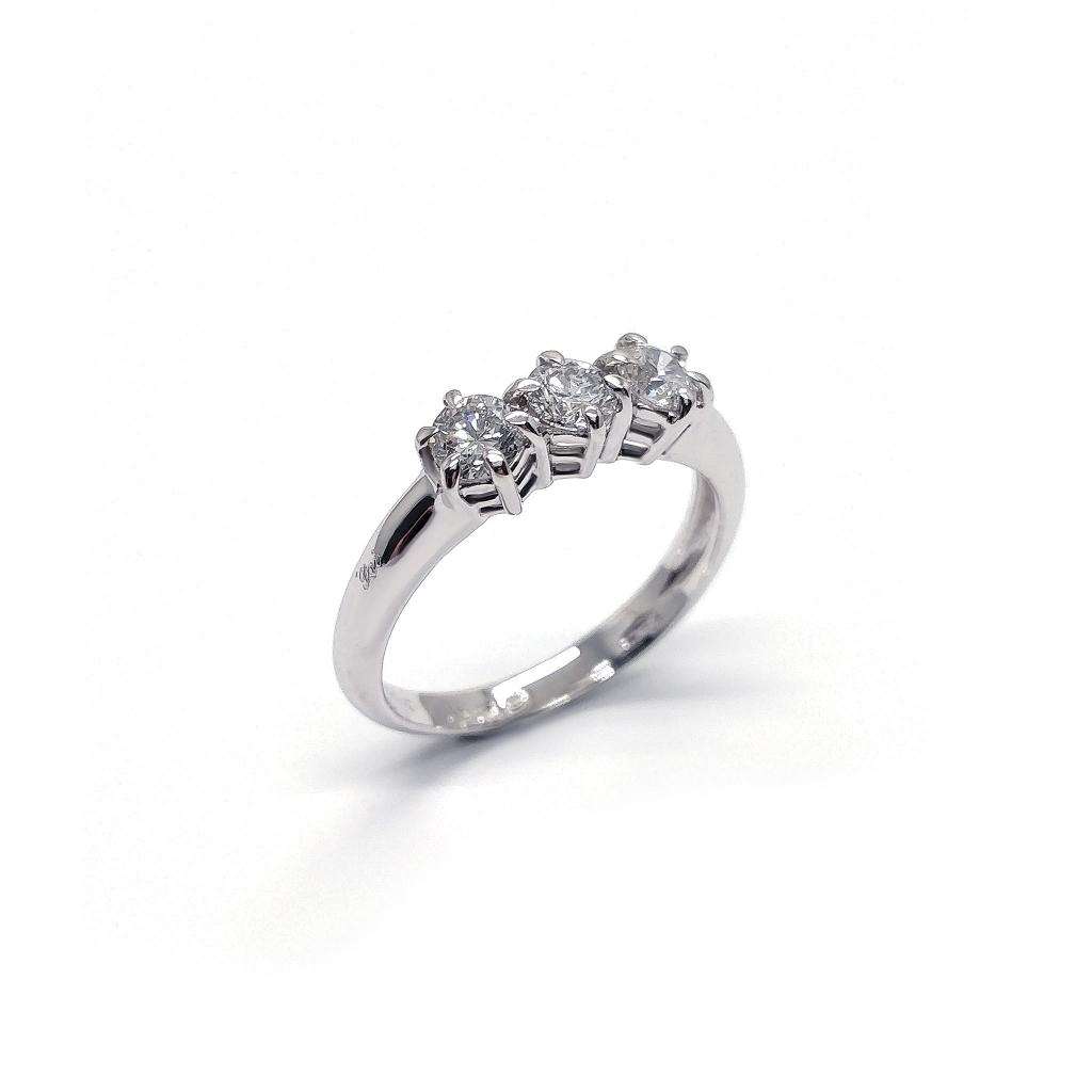 Anello Trilogy con Diamanti CT 0.69