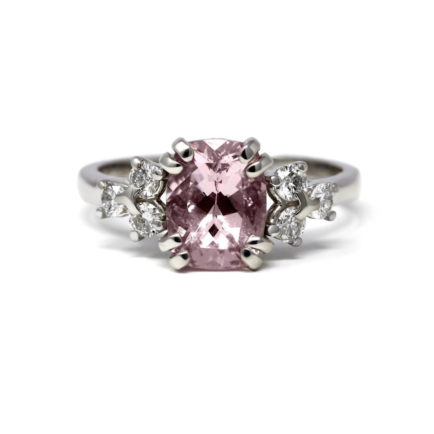 Anello con Morganite del Madagascar CT 1.86 e Diamanti CT 0.42