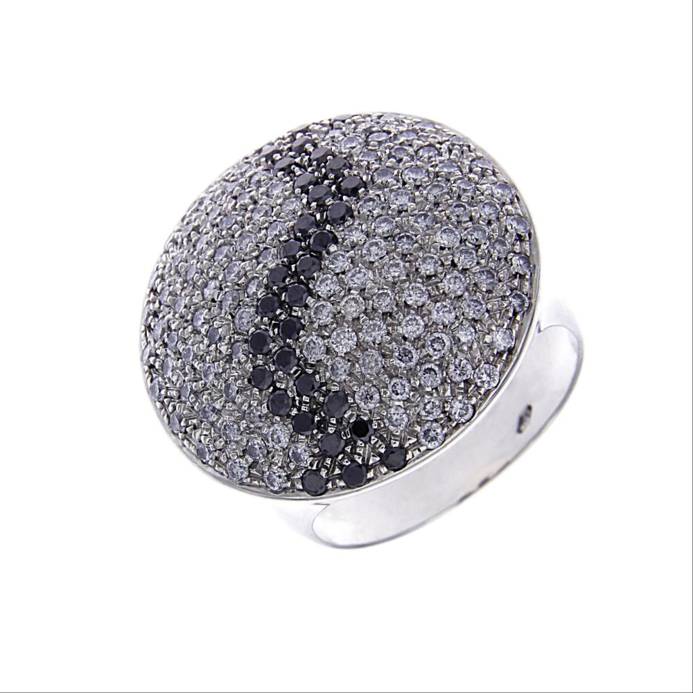 Anello con Diamanti CT 1.30 e 32 Diamanti Neri CT 0.49