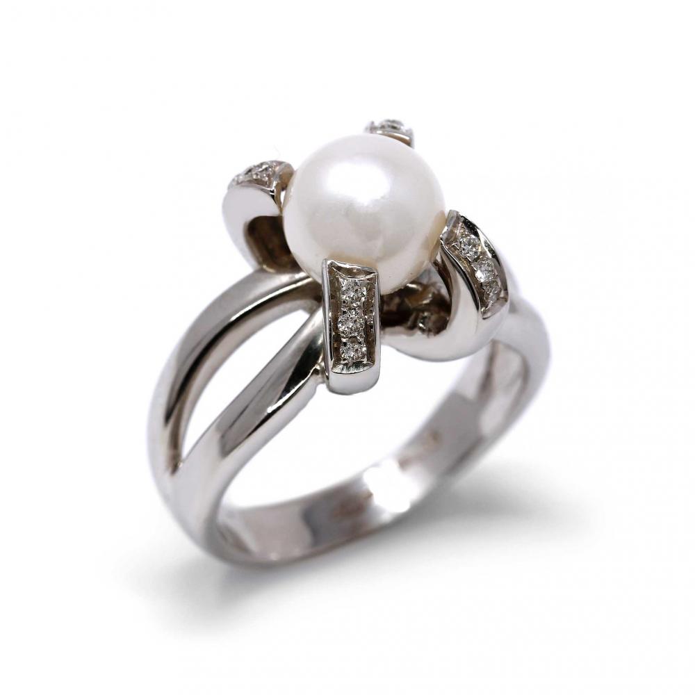 Anello con Perla Acqua Salata 7/7.5 e Diamanti CT 0.12 | Made in Italy