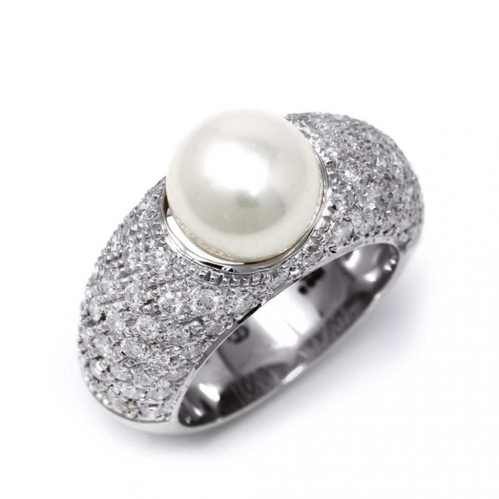 Anello con Perla Akoya 8.5/9 mm e Diamanti CT 1.41