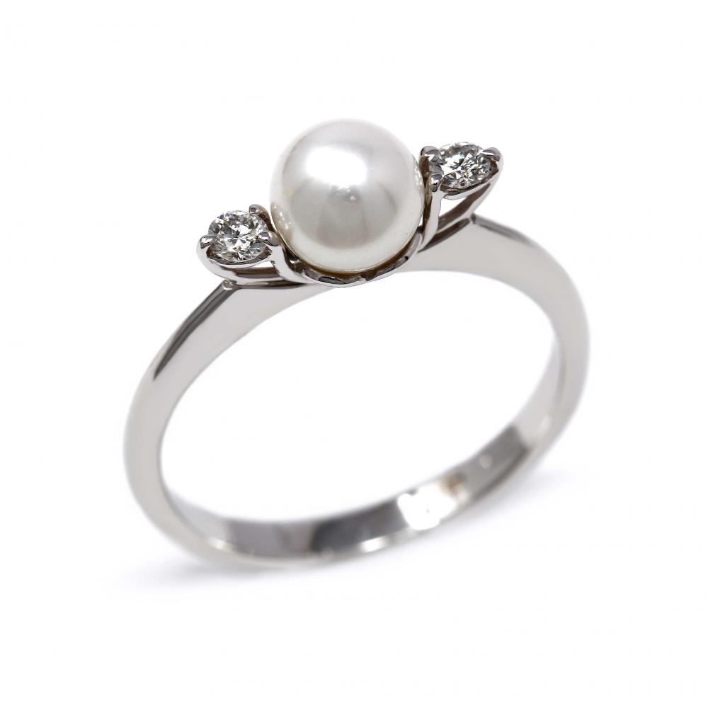 Anello con Perla Akoya 5.5/6 e Diamanti CT 0.12