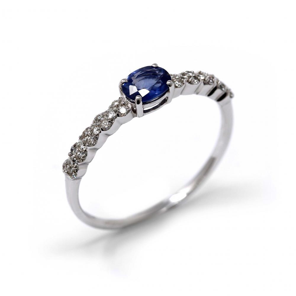 Anello con Zaffiro CT 0.45 e Diamanti Bianchi CT 0.18