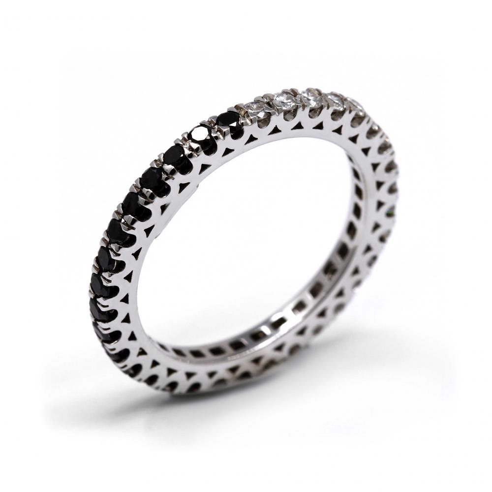 Anello Giradito con Diamanti Bianchi e Diamanti Neri