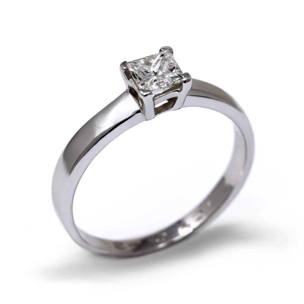 Anello Solitario con Diamante Princess CT 0.42