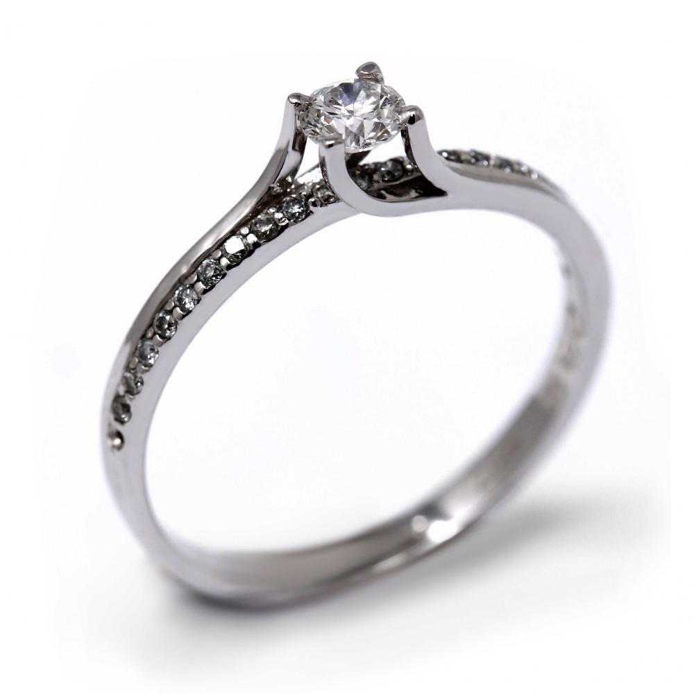 Anello Solitario Valentino con Diamanti Bianchi CT 0.22
