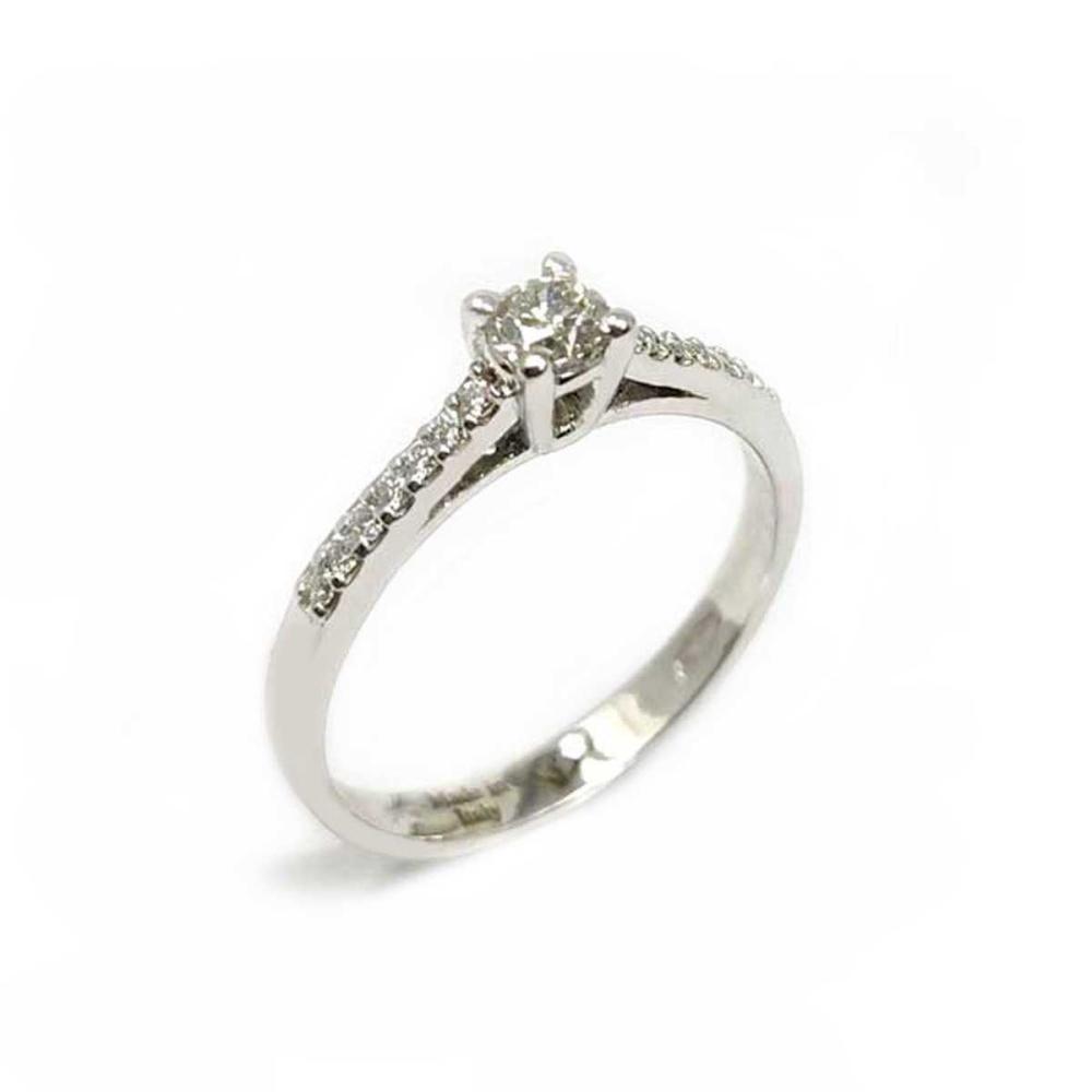 Anello Solitario con DiamantI CT 0.20 e Laterali CT 0.12