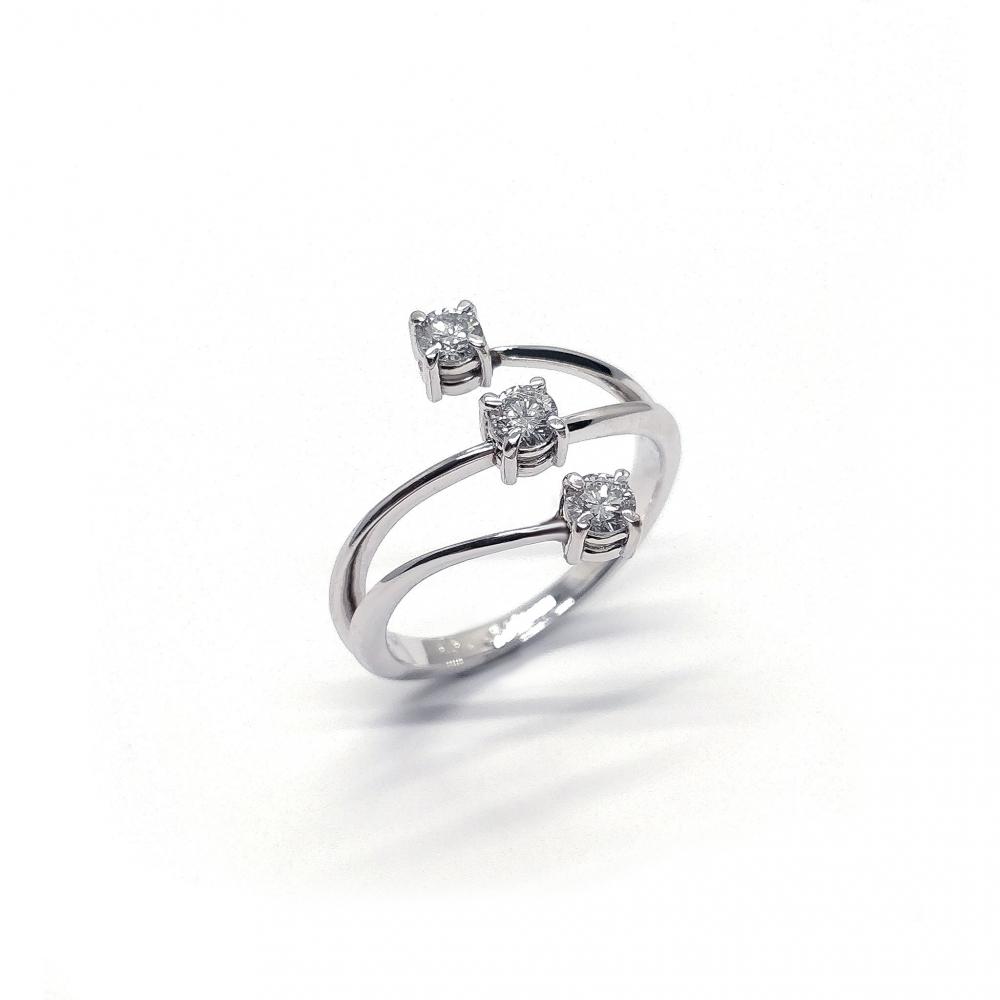Anello Trilogy con Diamanti CT 0.42