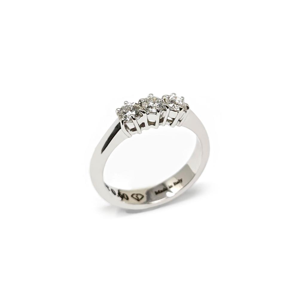 Anello Trilogy con Diamanti CT 0.60 IF E