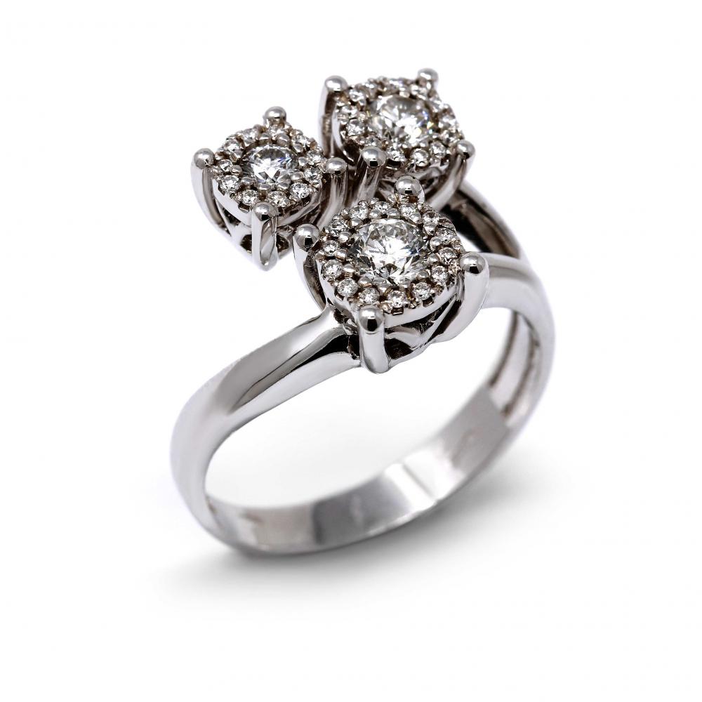 Anello Trilogy con Diamanti Bianchi CT 0.62