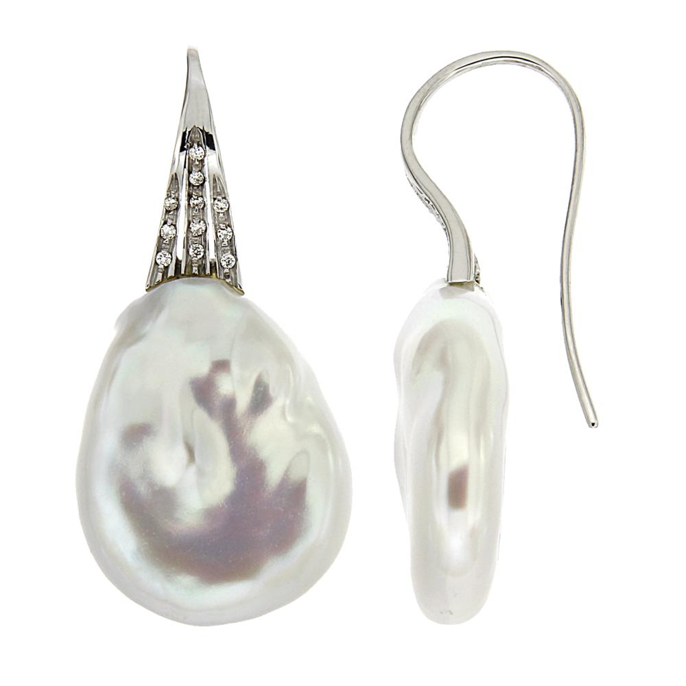 Orecchini con Perla scaramazza e diamanti CT 0.11