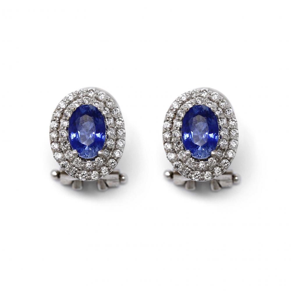Orecchini con Zaffiri Ovali CT 1.33 e Doppia Giro di diamanti bianchi CT 0.40