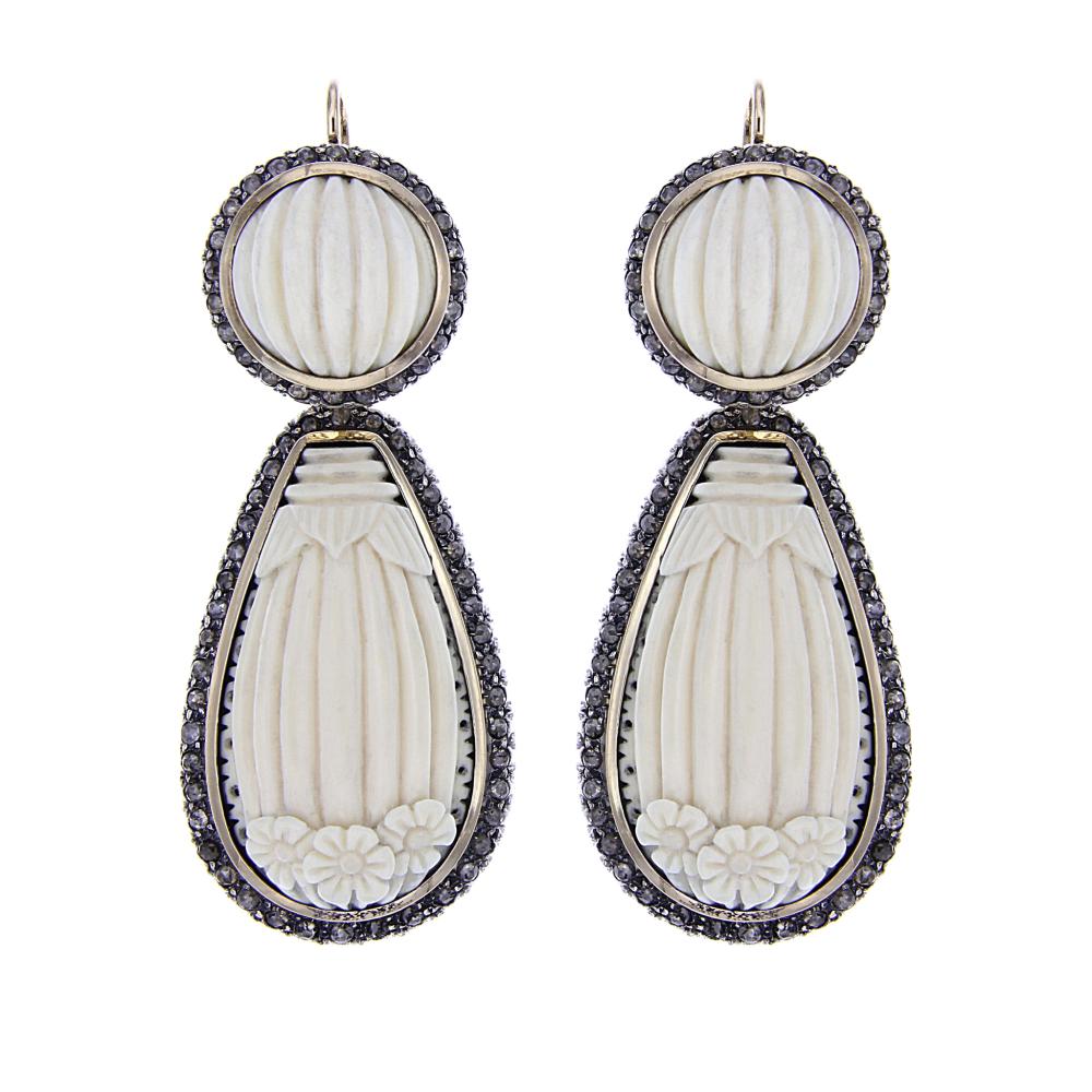 Orecchini Stile Antico Oro 9kt con 147 Diamanti Corone CT 2.86 e Avorio di Mammut