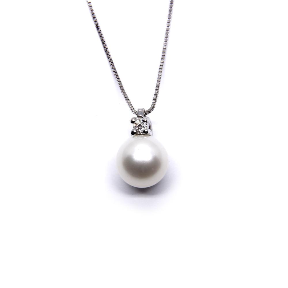 Pendente con Perla 7.5/8 e Diamante CT 0.03