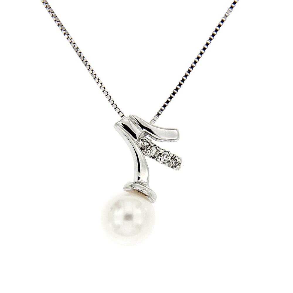 Pendente con Perla Akoya mm 5/5.5mm e 3 Diamanti CT 0.03