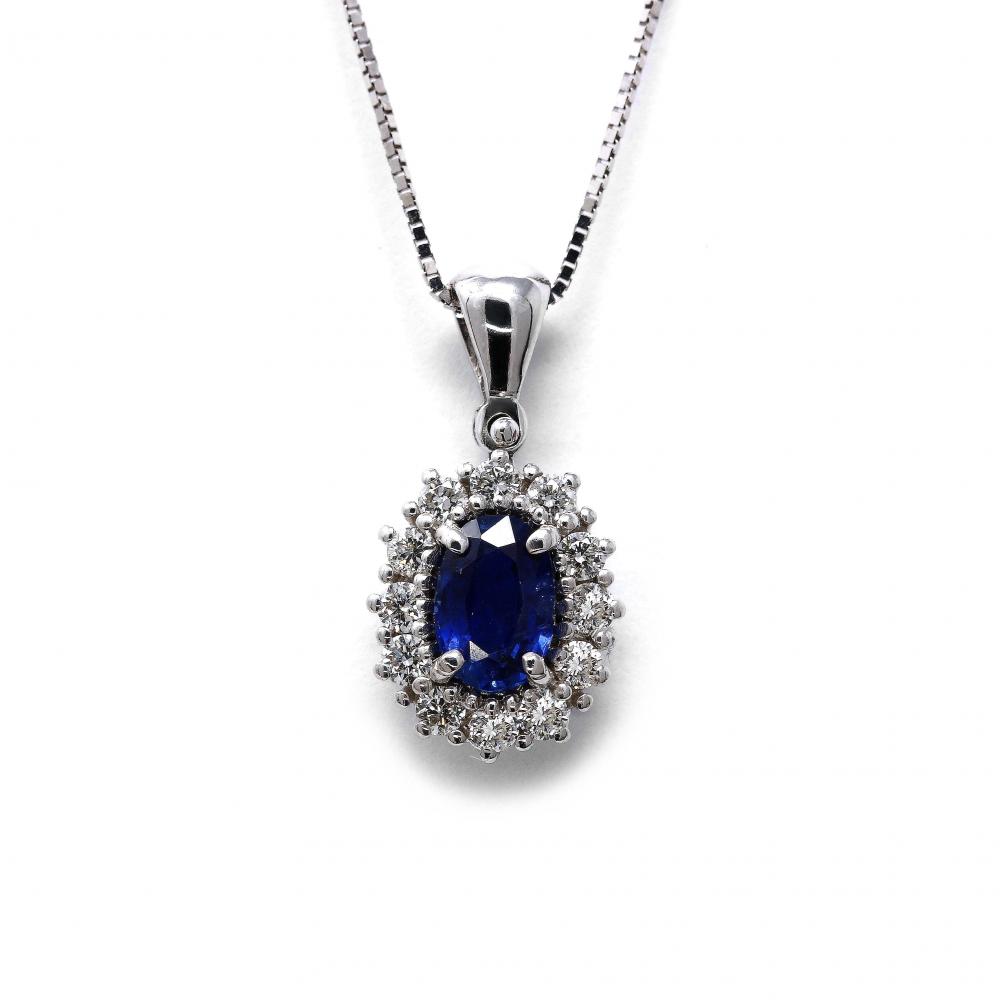 Pendente con Zaffiro ovale CT 0.54 e Diamanti Bianchi CT 0.24