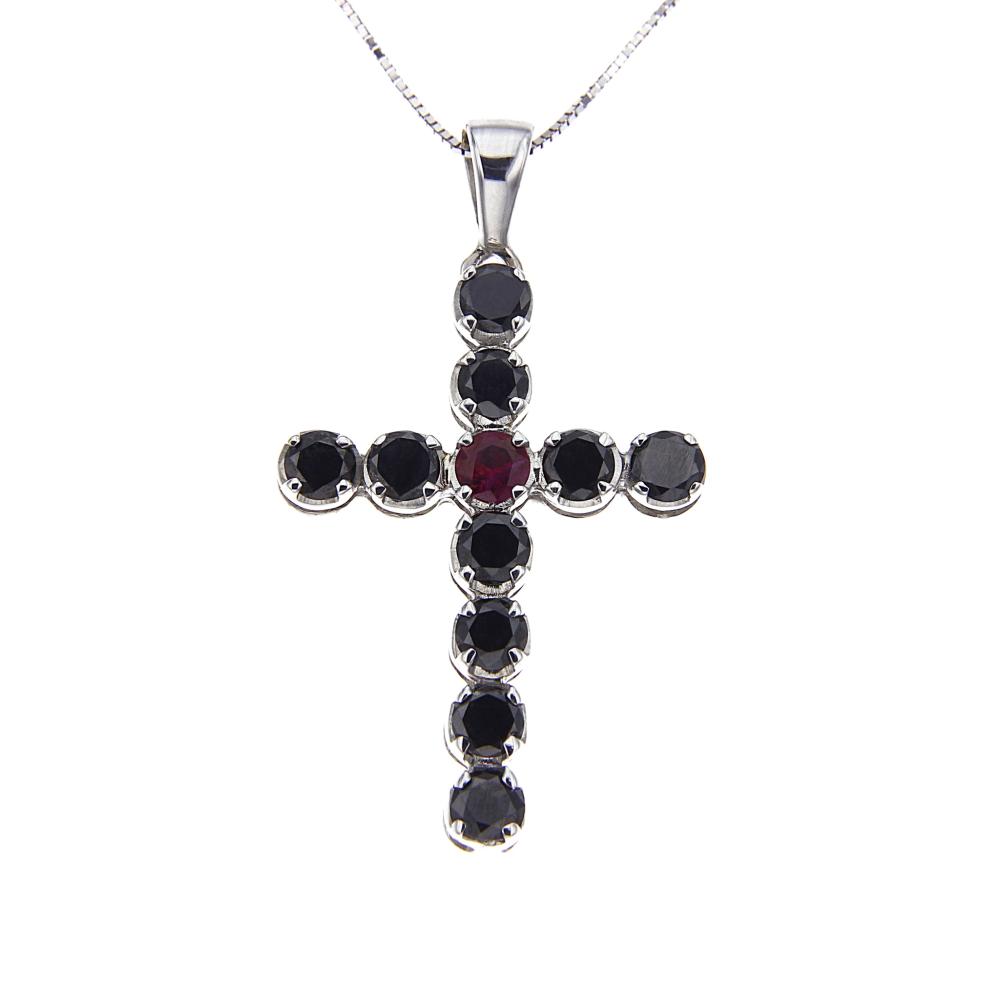 Pendente Croce con Rubino CT 0.22 e 10 Diamanti Black CT 1.80